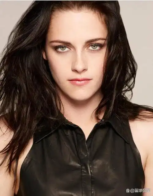 美的最高境界是雌雄难辨,中性美女,能把女性掰弯的存在