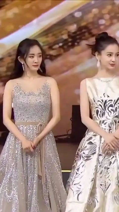 杨幂凌晨发博卡点为angelababy庆生