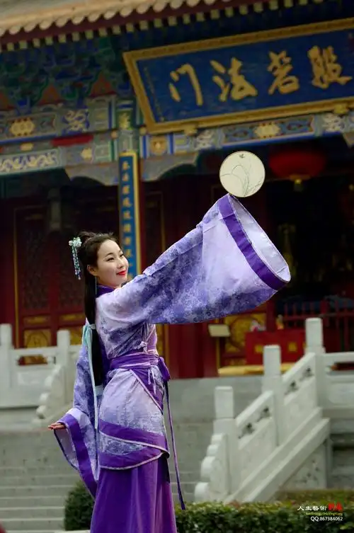 春天的气息―镜头下的大兴善寺汉朝美女