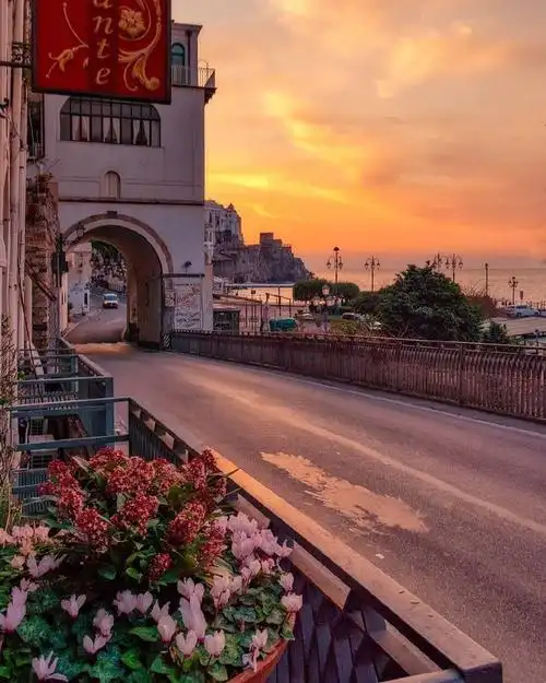 意大利小镇的黄昏