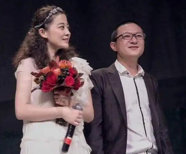 这就是说的梅婷和曾剑,曾剑给予梅婷最大的支持,让她完成自己的梦想.