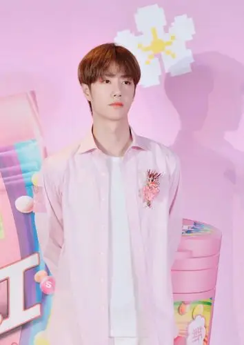 粉色系耶啵,粉色冒泡的男友系穿搭,王一博啥也驾驭得住_高清图集_新浪