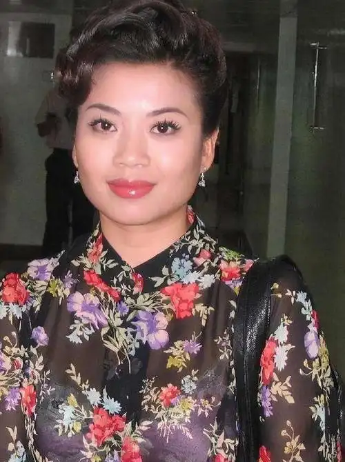 张也有几段婚姻(歌唱家张也与初恋相爱8年未果后与关锦鹏传绯闻如今53