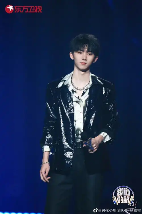 马嘉祺在我们的歌与杨坤合作舞台月亮可以代表我的心