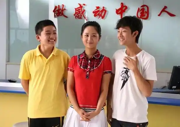 张一山晒与尤浩然合影喊了那么多年满足你可是你的脸太大了