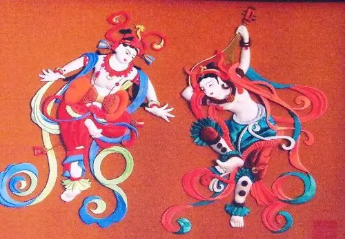 堆绣为塔尔寺"三绝"艺术之一.