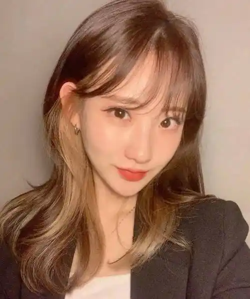 原创杨超越的挂耳染太好看了低调也时髦夏天想染发的女生必看