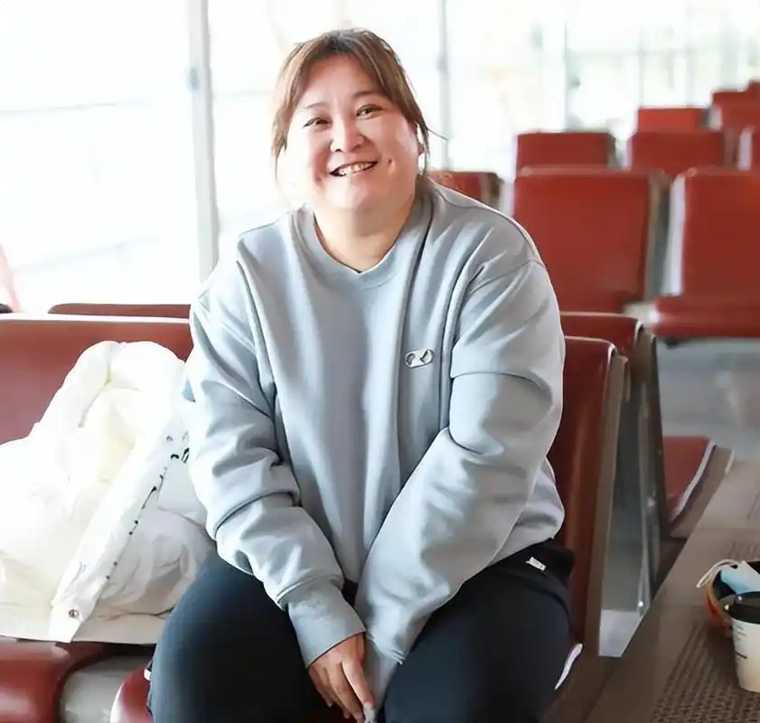 贾玲"整容式"近照曝光,暴瘦50斤,颜值逆天,网友却笑不出来