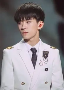 娱乐圈中穿军装最帅的五位小鲜肉!易烊千玺第三,第一名本色出演