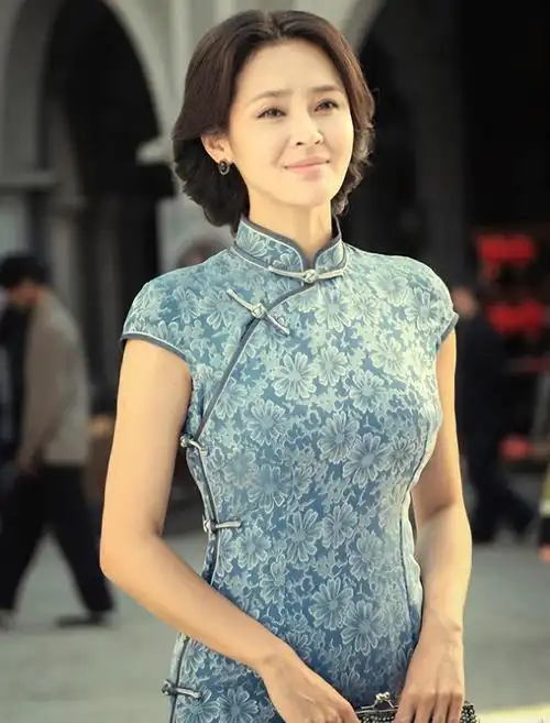 到中戏读大学之后,从小都是100分的于明加却遭受了打击.