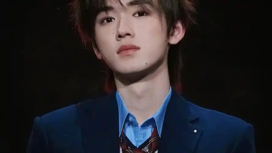 【宋亚轩】近期最喜欢的照片 帅的惨绝人寰啊