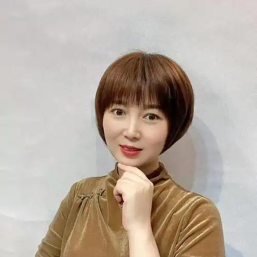 女人过了50岁,头发建议剪短点!4款减龄又时尚的发型拿走不谢