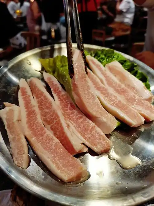 韩国烤肉肉质很滑嫩