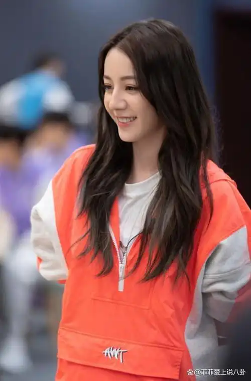 这一年,迪丽热巴可谓非常忙碌.