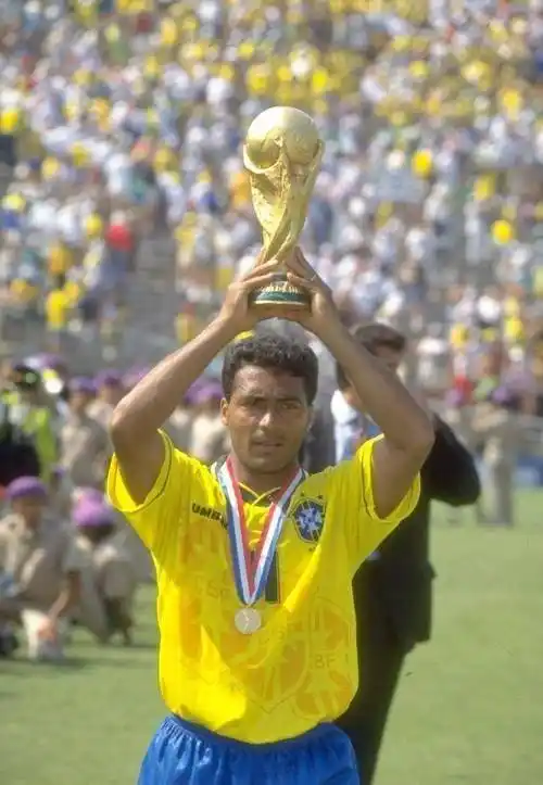 原创十大足球巨星排名前三无争议现役仅1人上榜外星人无缘前三