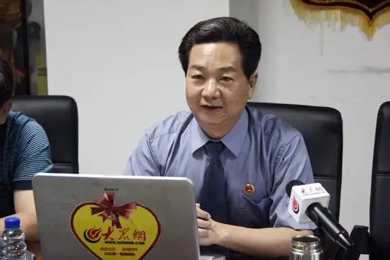 杨洪旭惩处腐败既要打老虎也要打苍蝇