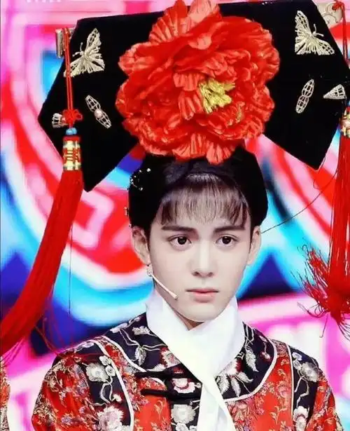 尤其是尊龙躲在帘子后面吸烟那一幕,我的天,美神降临,就是我的漂亮