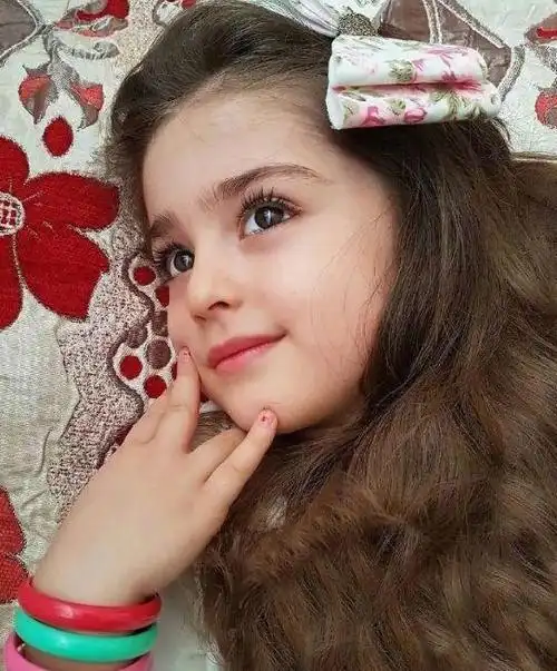 这个8岁小女孩被称为"全球最美"!父亲为她辞职做贴身保镖