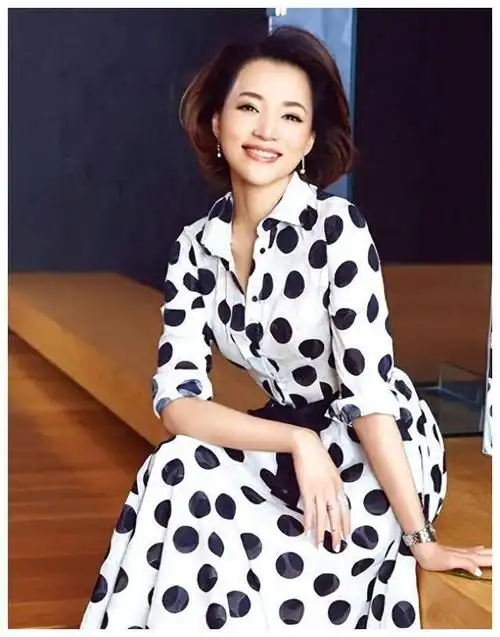 董卿主持新节目大火热播收视率节节攀升引发热议