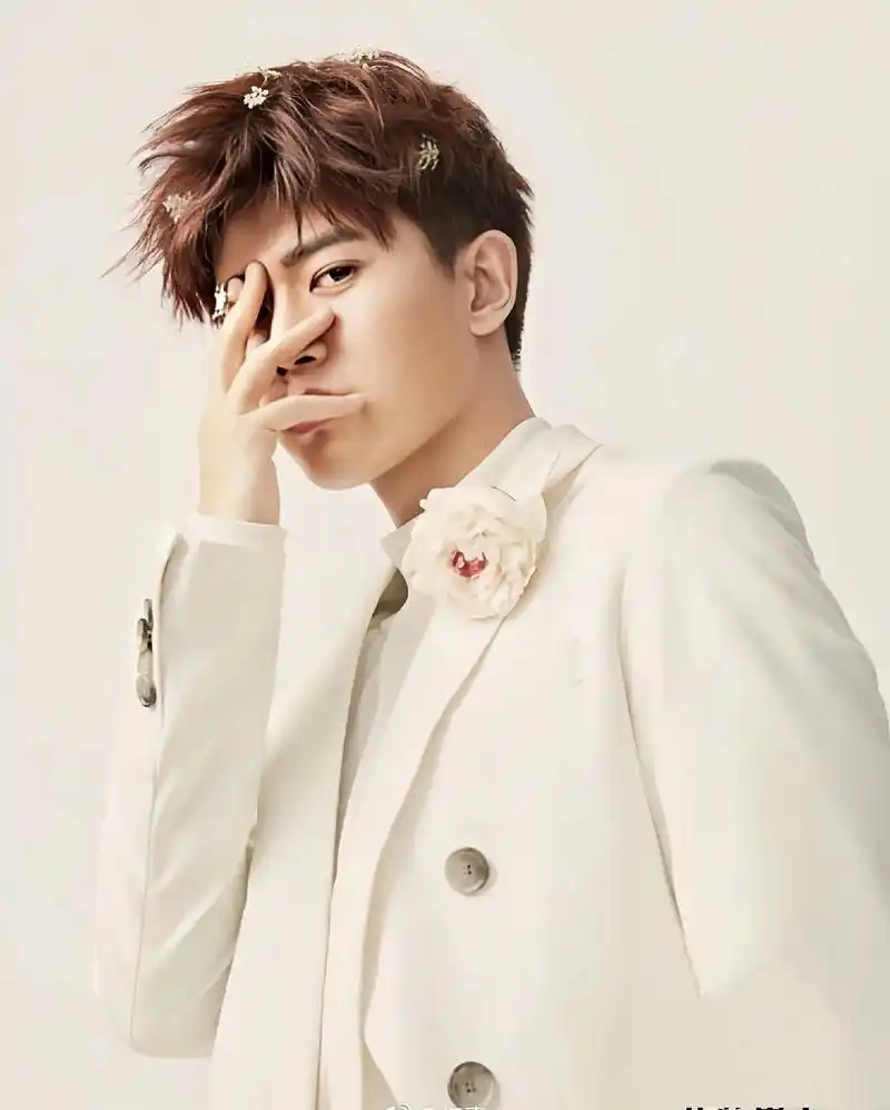 早安@任嘉伦allen  #早上好 #嘉人#壁纸#任嘉伦al - 抖音