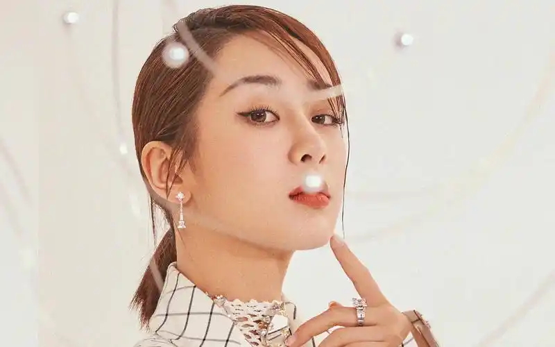 杨紫时尚杂志写真图片桌面壁纸