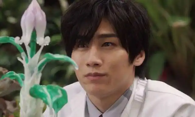 迪迦奥特曼中胜利队的成员有:主角圆大古,总监泽井聪一郎,队长居间惠