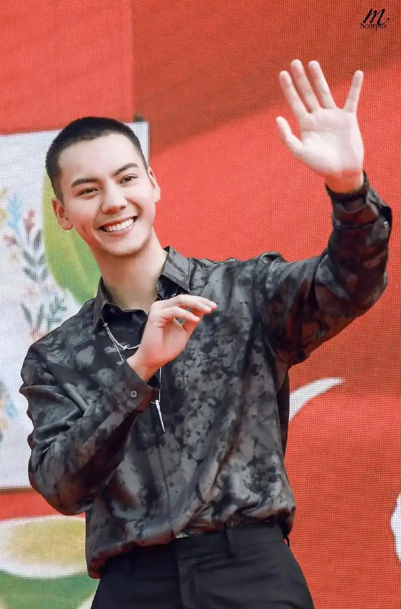 又想你平头霆了,12月8日电影院《爆裂点》满足你#陈伟霆 # - 抖音