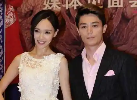 从那年开始,唐嫣的团队为她找到了最适合她的人设——偶像剧"傻白甜".