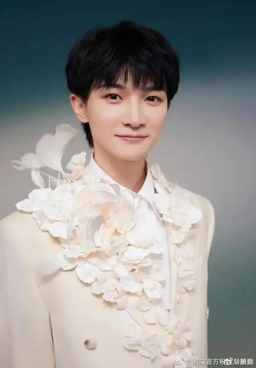 《灯火里的中国》,绝美舞台印象深刻,坐等周深新节目新惊喜~ 67奔走