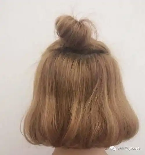 烫发过后扎个丸子美美哒!