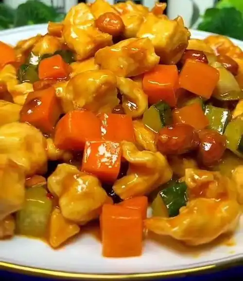 教你家常菜宫保鸡丁的做法,颜色好看又美味,香辣可口,太棒了!