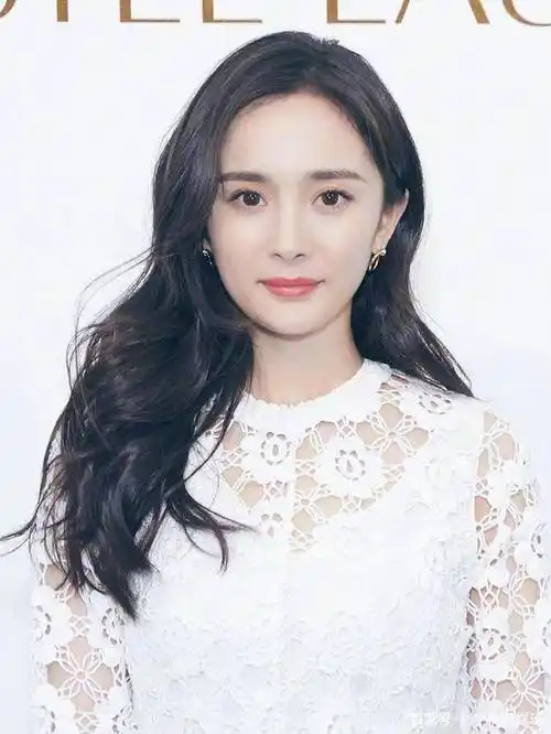 原创杨幂总露半边脸是因为脸型不对称高清正面照零瑕疵