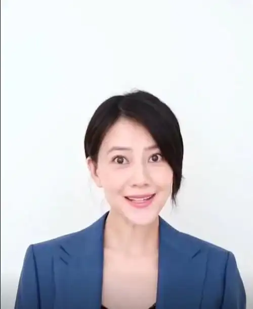 高圆圆一直待在家中安胎,仅在品牌方的宣传视频中露过一次脸