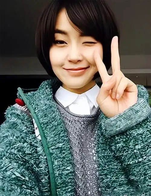 "冻龄女神"张佳宁:拒绝认亲父,百万豪宅送母,出道14年零绯闻