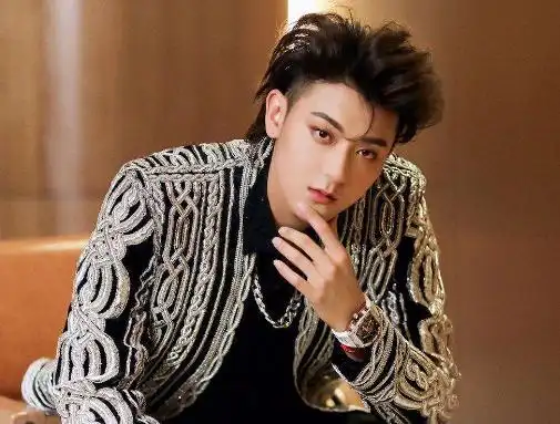 但是遭到黄子韬的否认,表示是乌龙事件.