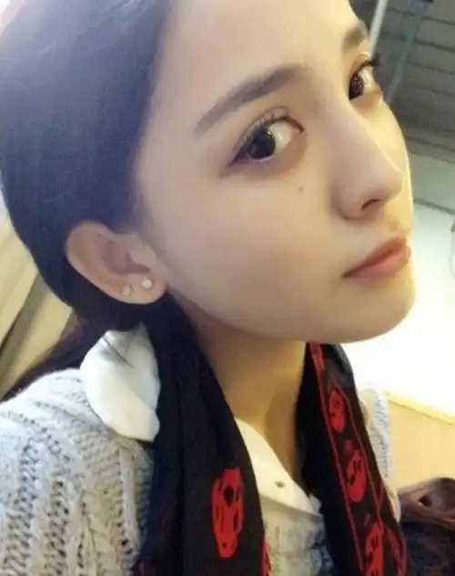 7 娜扎学生时代教室自拍曝光 尽显小仙女气质