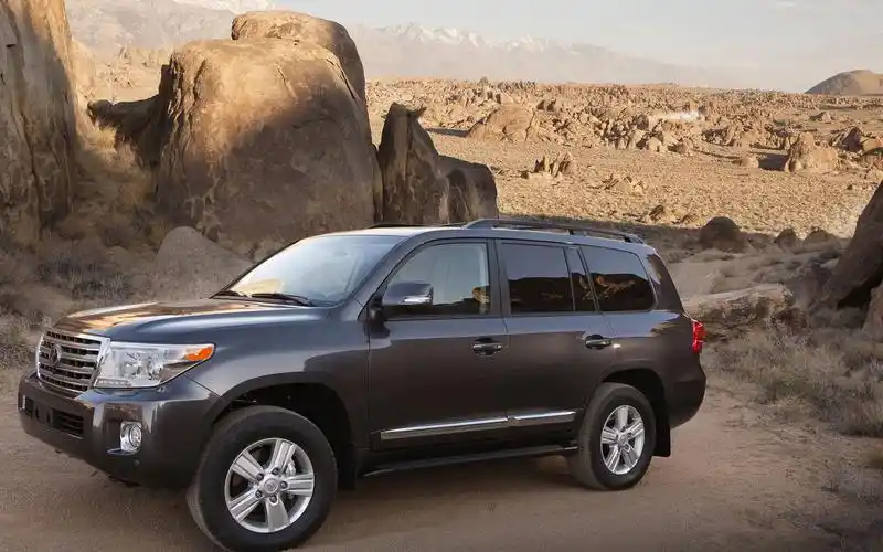 丰田landcruiser越野车桌面壁纸第9张