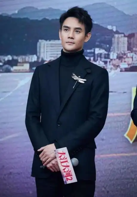 不拍戏就"消失",今41岁的王凯,已经走上男演员的另一条大路