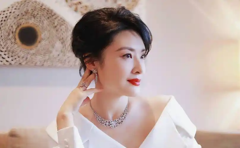 周涛:首秀时尚圈,和惠英红佟丽娅江疏影等11位大牌女星参加商演_活动