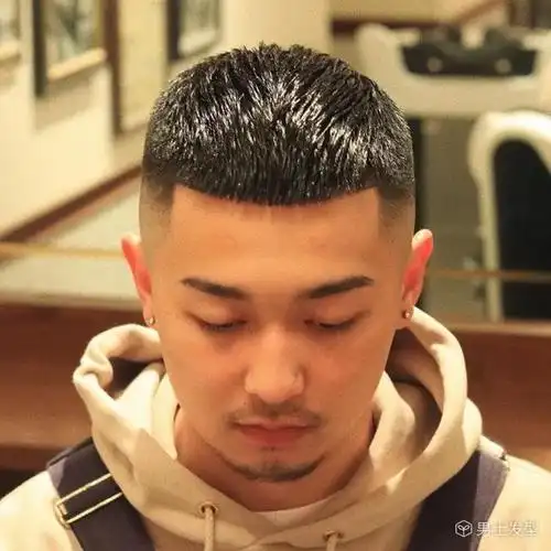 换个发型等于换一张脸,今年春夏有这三款就够了|寸头|锅盖头_新浪新闻