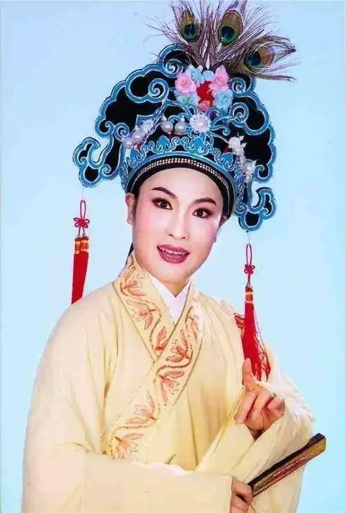 上海越剧院红楼剧团团长,国家一级演员.