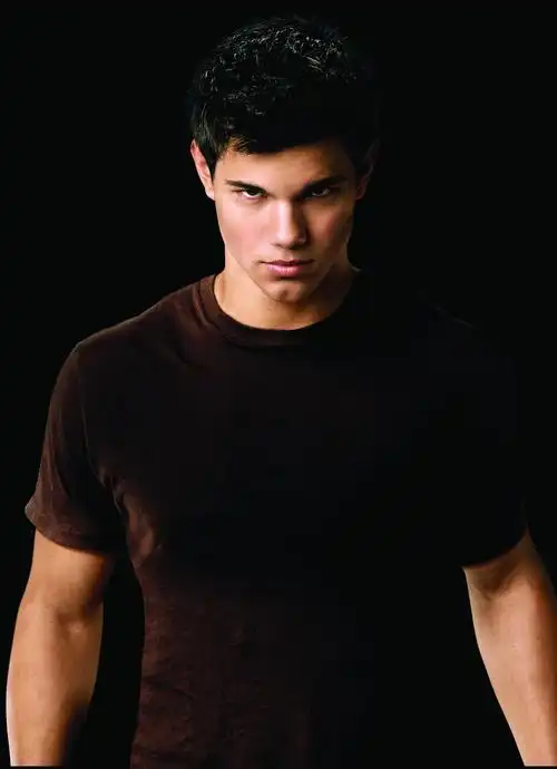 taylor daniel lautner()