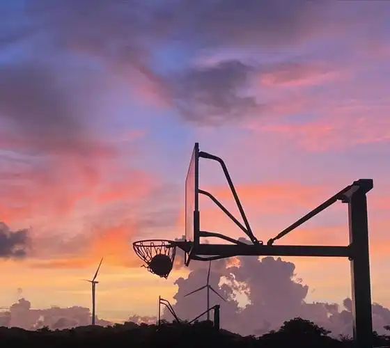 日落球场夕阳西下