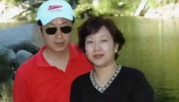 原创罗京逝世11年当初哭到昏厥的妻子嫁富商成阔太儿子已长大成人