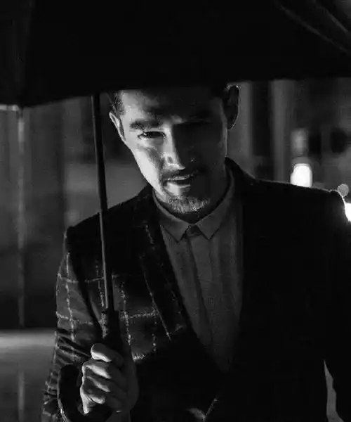 胡歌这组黑白照man爆了这才是完美男人!_硬汉_街道_画面