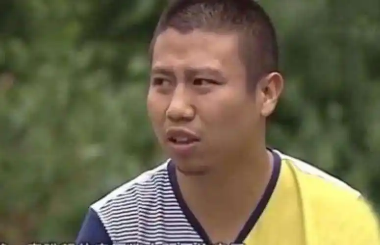 夏东海和王玲平时都在外打工,所以儿子夏启航平时都交由姥姥段大妈