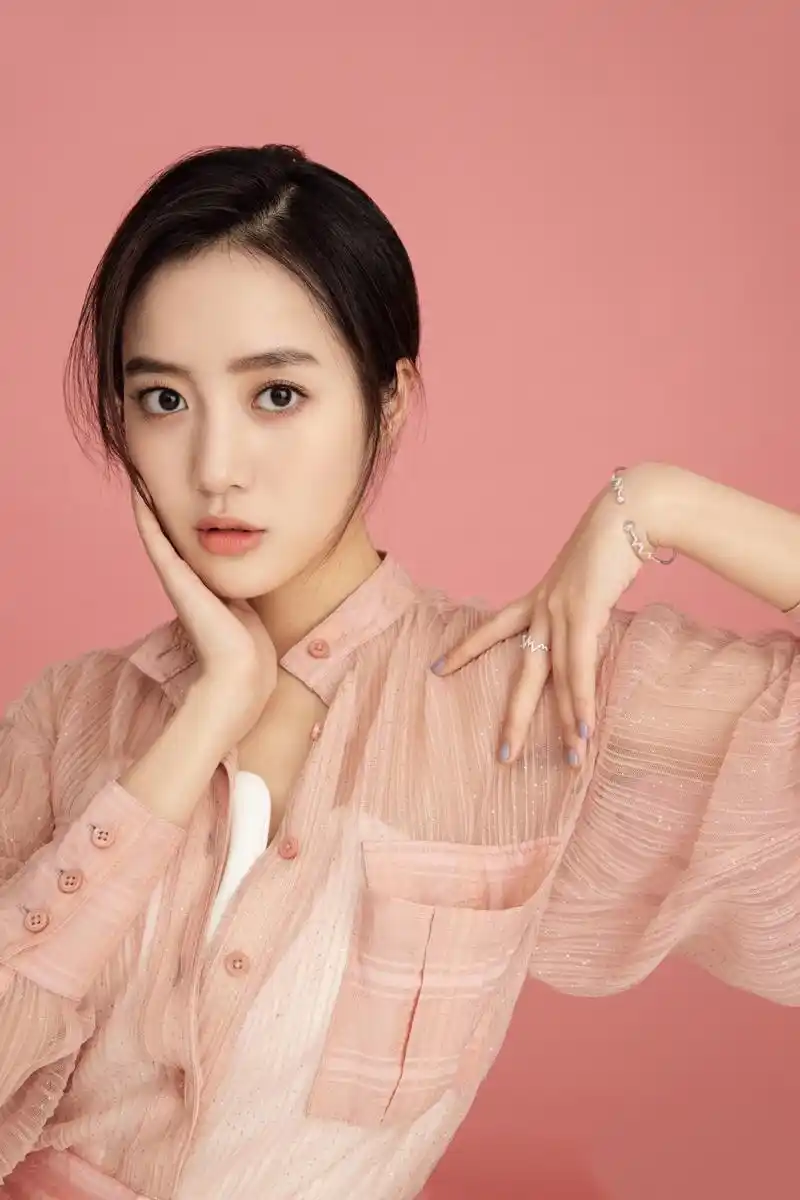 她像恋爱时的少女,青春活力气息满满——演员王梓薇-搜狐大视野-搜狐