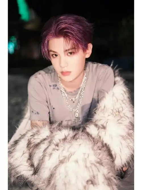 黄明昊  #西安欢乐谷玛雅海滩  羡慕今天在现场看小葡萄的nana们99