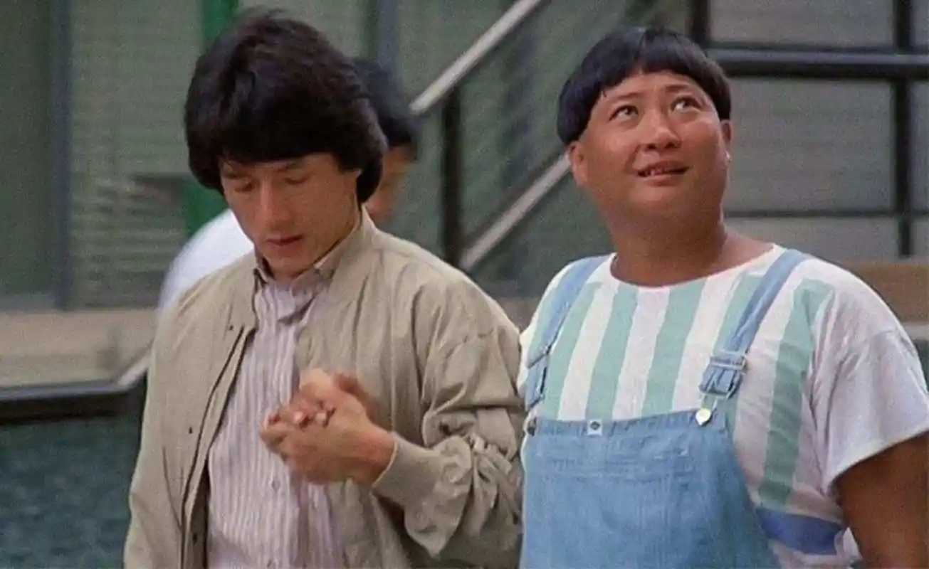 成龙曾是洪家班一员,成家班与洪家班对峙,成龙与洪金宝有何矛盾_电影