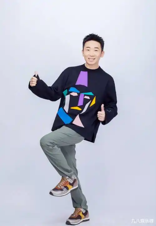 杨迪这件事做的非常不好.一个女孩子最美好的青春年华都交给了你!